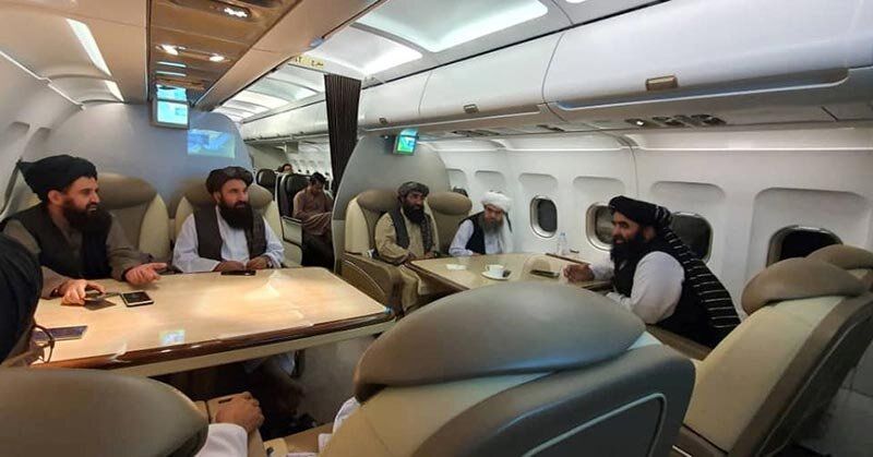 طالبان در هواپیما