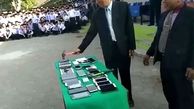 مجازات عجیب و غریب آوردن موبایل به مدرسه در اندونزی!+ فیلم